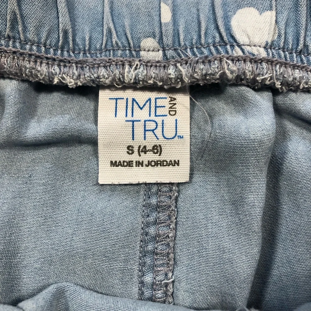 Time and Tru Women’s High Rise Pull-On Tencel Light Blue Shorts size S